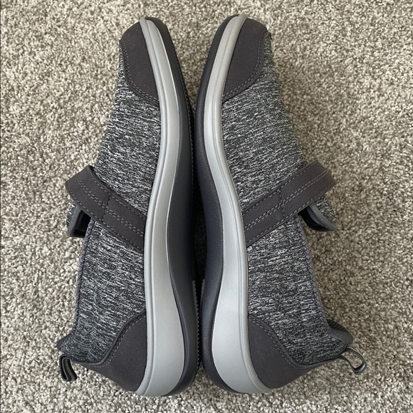 Orthofeet women’s Slip-On sneaker heather gray Sz 6.5 medium width - Picture 6 of 8